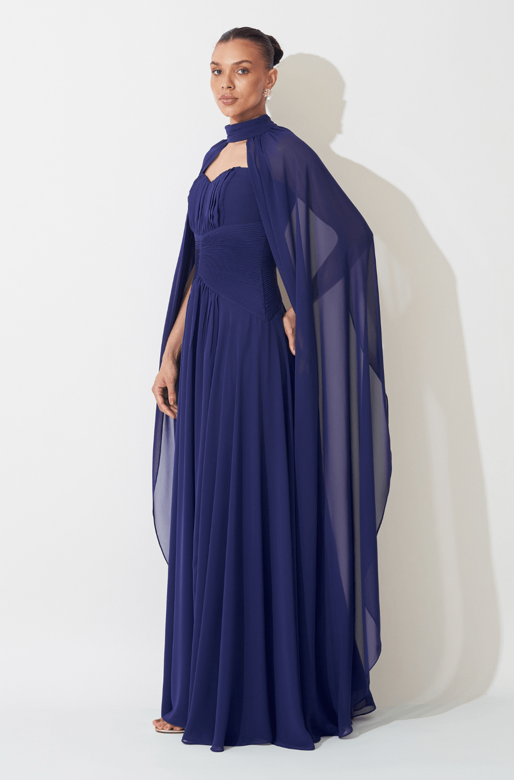Vestido com capa