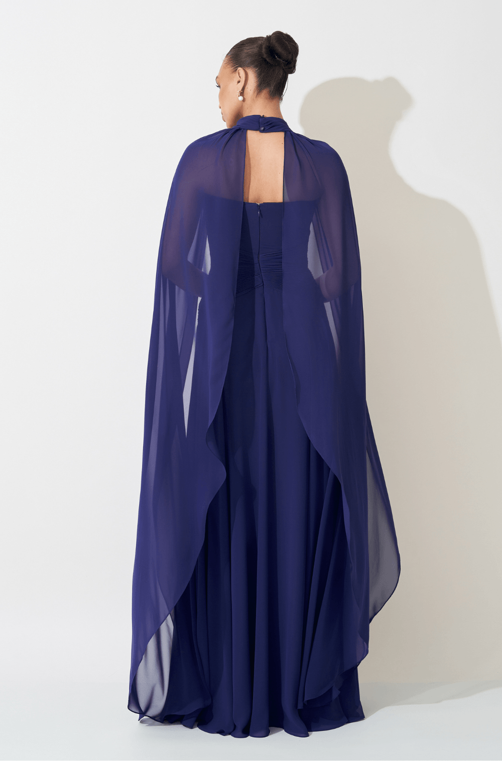 Vestido com capa