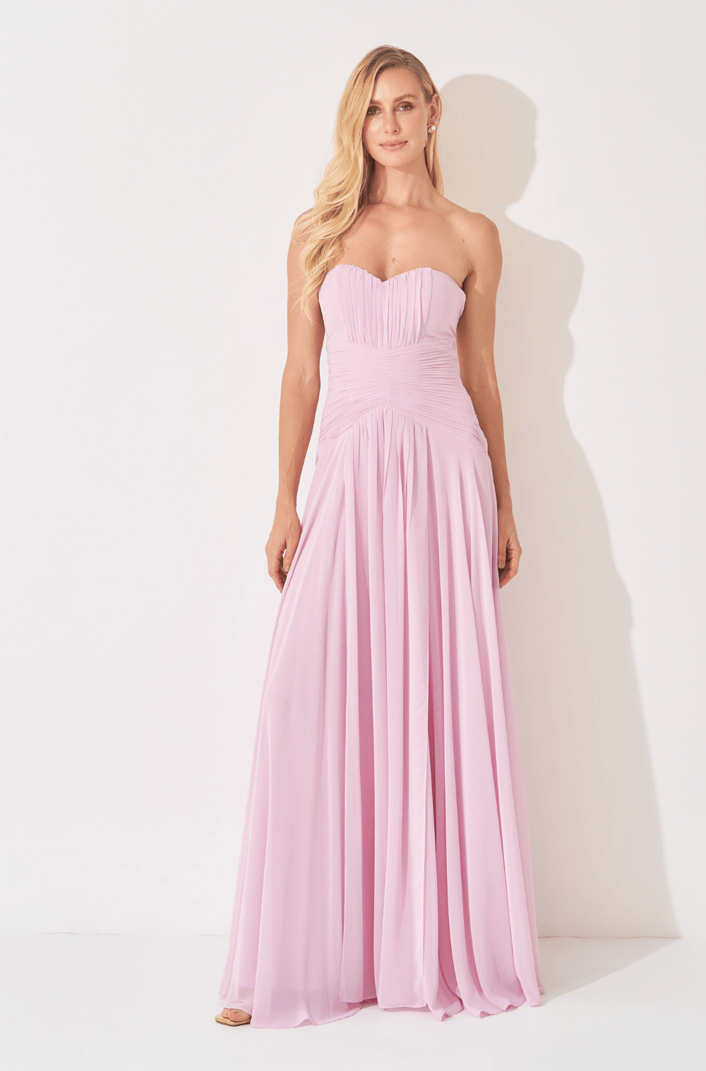 Vestido tomara-que-caia com capa